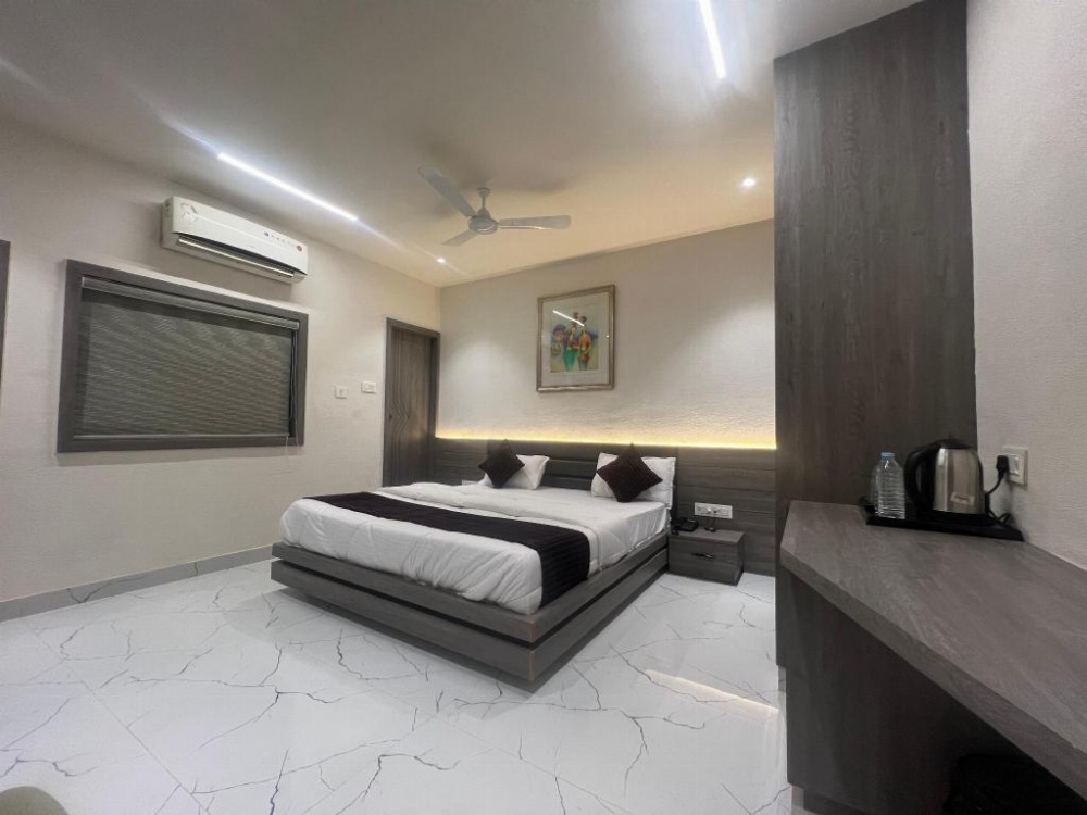 Room image 4