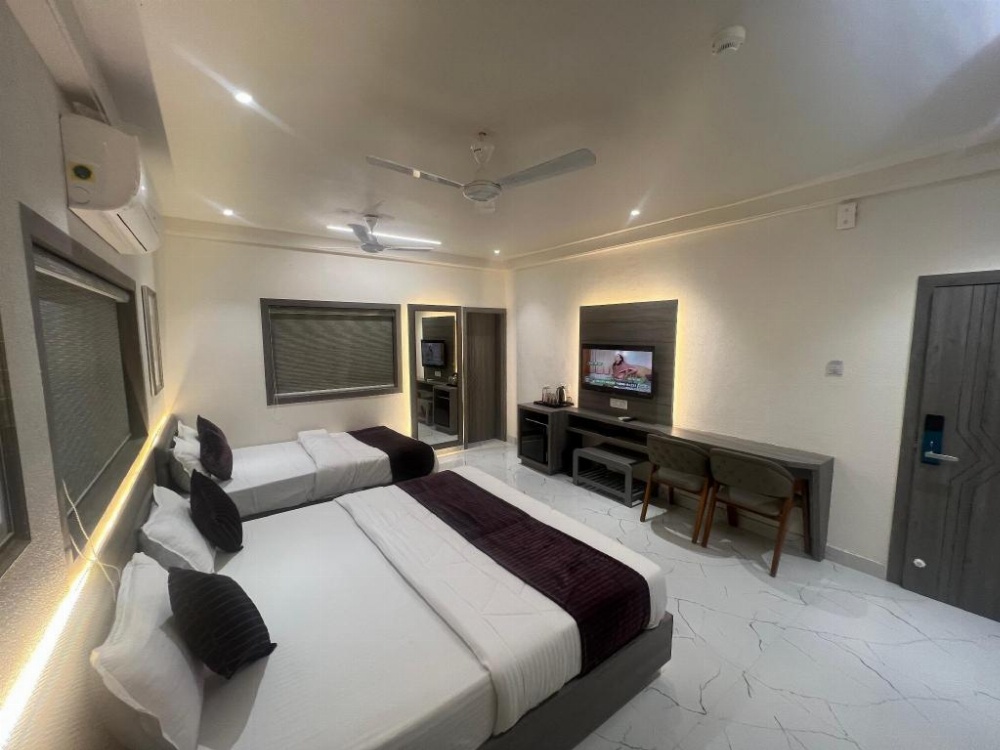 Room image 3